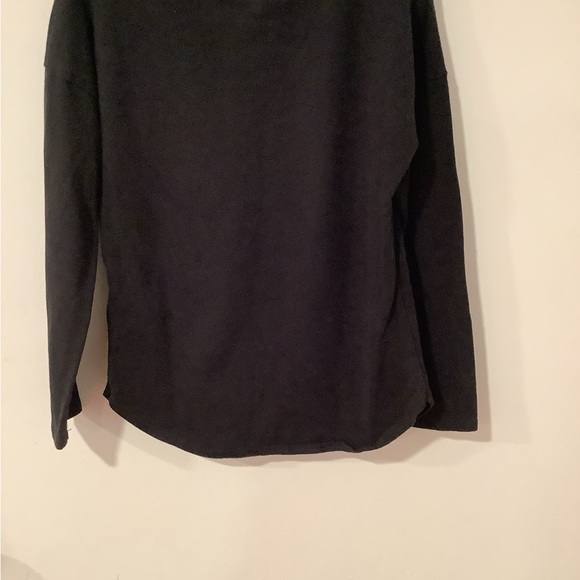 Nike long sleeves girls black & white with Nike decal size 6 - Picture 2 of 6